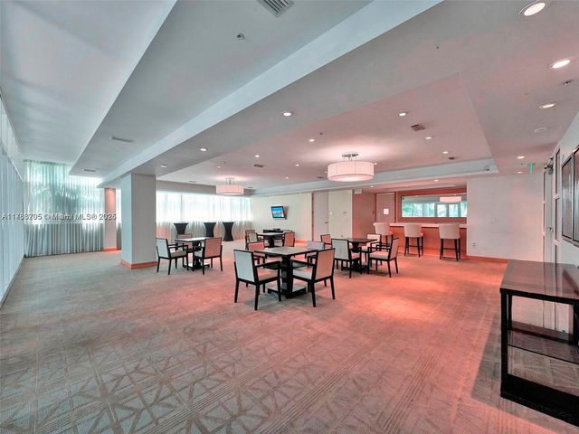 218 SE 14th St 1203, Miami, FL 33131