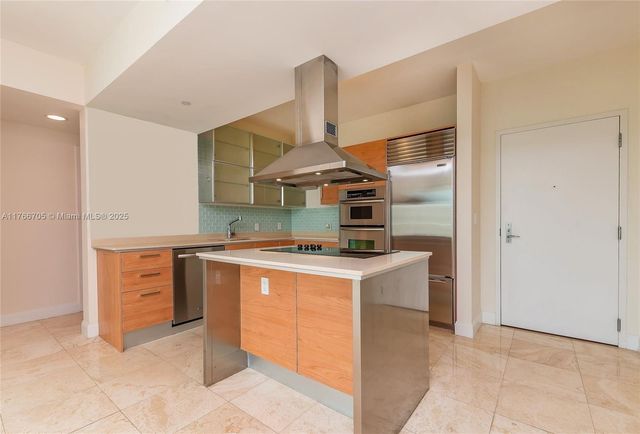 218 SE 14th St 1203, Miami, FL 33131