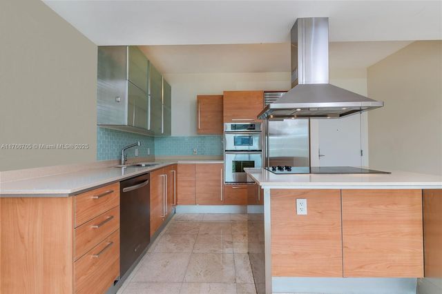 218 SE 14th St 1203, Miami, FL 33131