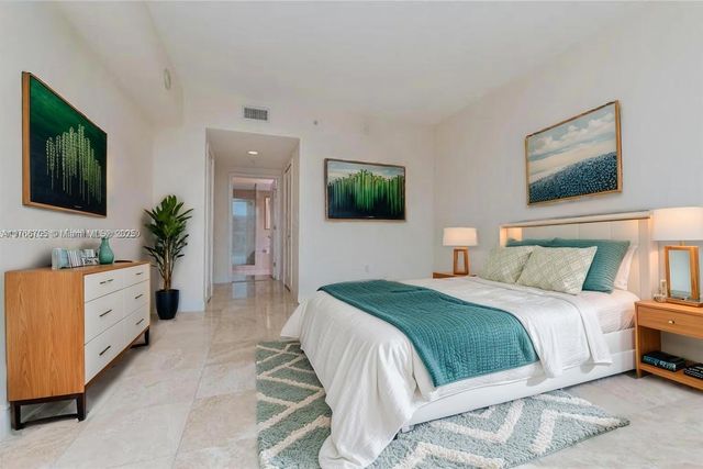 218 SE 14th St 1203, Miami, FL 33131