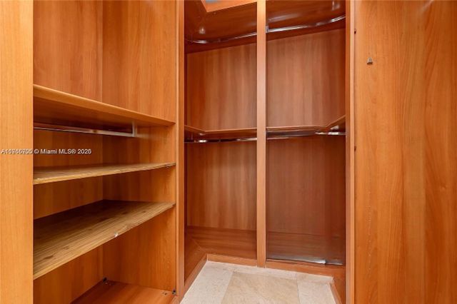 218 SE 14th St 1203, Miami, FL 33131