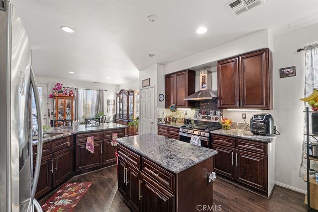 11762 Nehmans, Adelanto, CA 92301