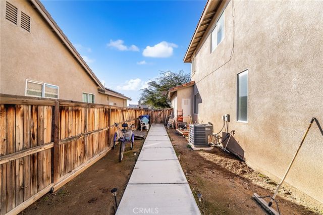 11762 Nehmans, Adelanto, CA 92301