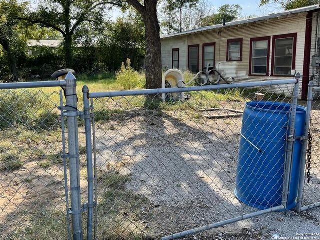 20268 FM 471 S, Natalia, TX 78059