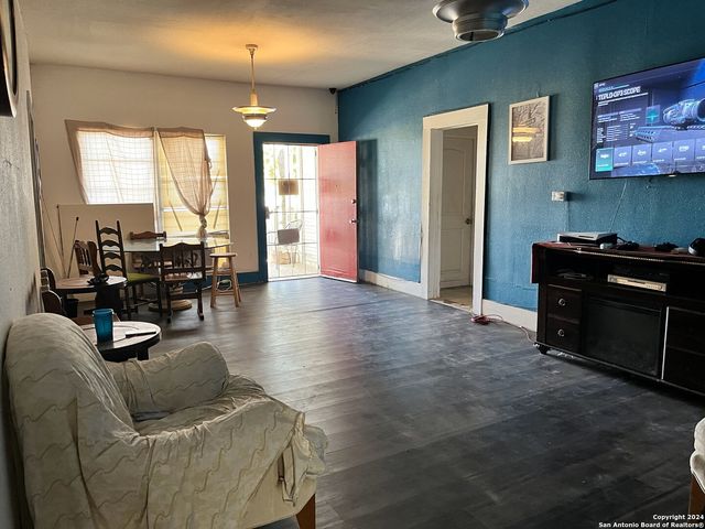 20268 FM 471 S, Natalia, TX 78059