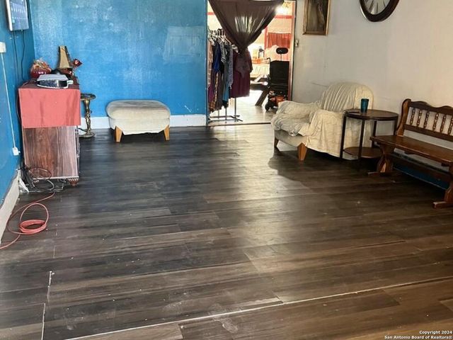 20268 FM 471 S, Natalia, TX 78059