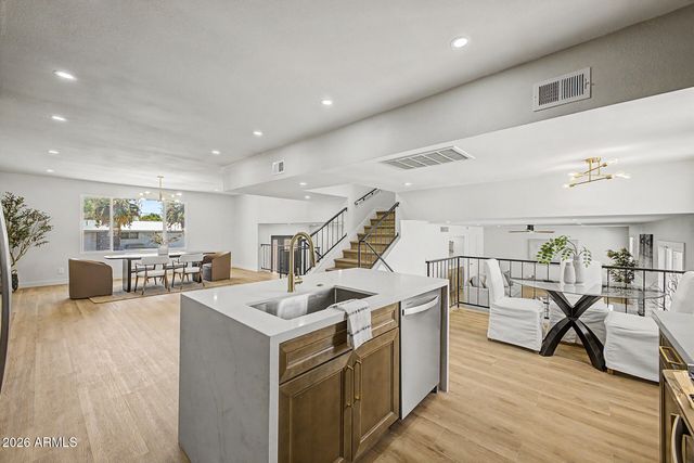 4016 W SOLANO Drive S, Phoenix, AZ 85019