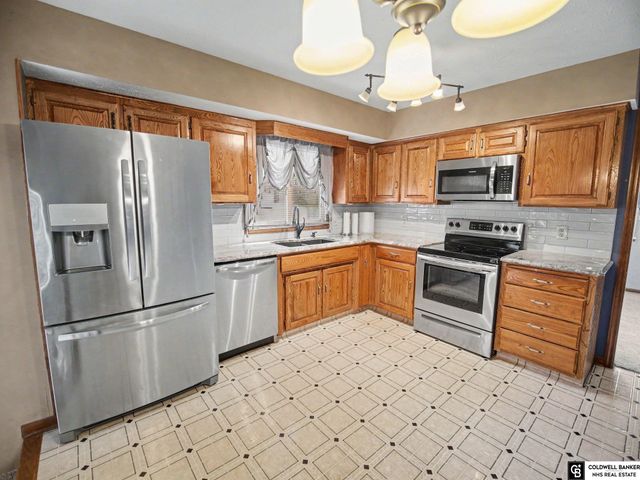 15176 T Street, Omaha, NE 68137