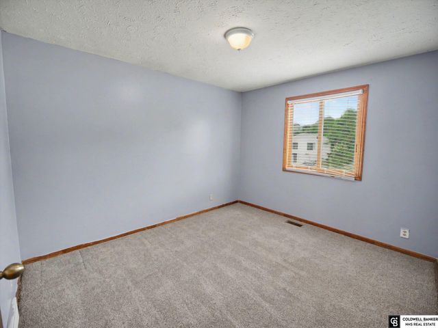 15176 T Street, Omaha, NE 68137