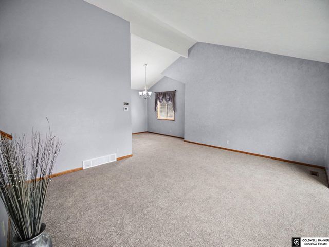 15176 T Street, Omaha, NE 68137