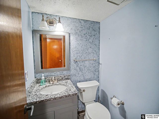 15176 T Street, Omaha, NE 68137