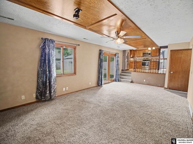 15176 T Street, Omaha, NE 68137