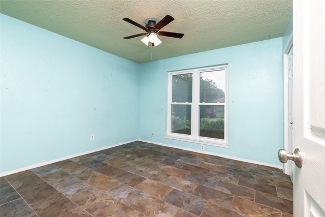 400 Indian Crest Drive, Saginaw, TX 76179