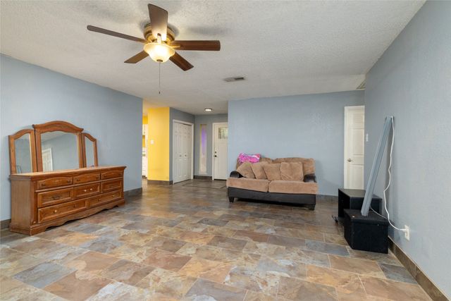 400 Indian Crest Drive, Saginaw, TX 76179