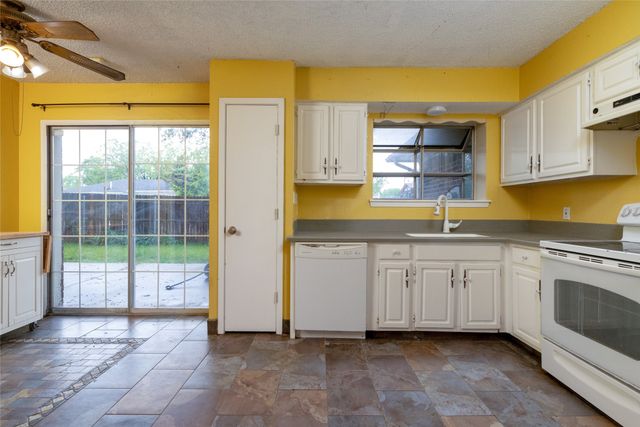 400 Indian Crest Drive, Saginaw, TX 76179