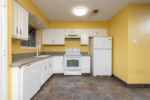 400 Indian Crest Drive, Saginaw, TX 76179