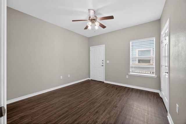 4507 P, Galveston, TX 77551