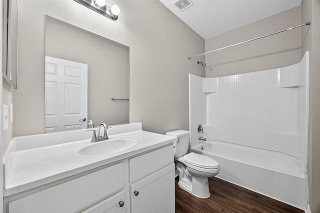 4507 P, Galveston, TX 77551