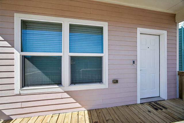 4507 P, Galveston, TX 77551