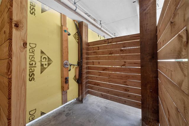 4507 P, Galveston, TX 77551