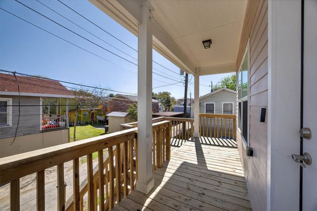 4507 P, Galveston, TX 77551