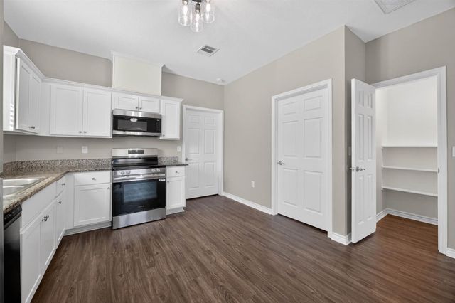 4507 P, Galveston, TX 77551