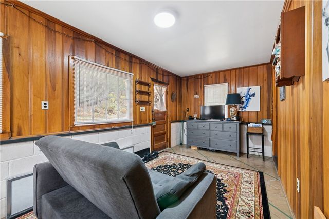 211 Ironwood Rd, Jefferson Twp, PA 15501