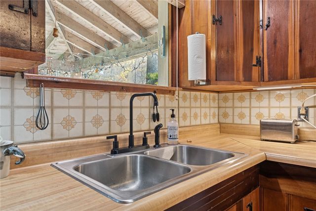 211 Ironwood Rd, Jefferson Twp, PA 15501