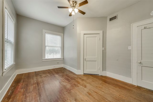 5833 Velasco Avenue, Dallas, TX 75206