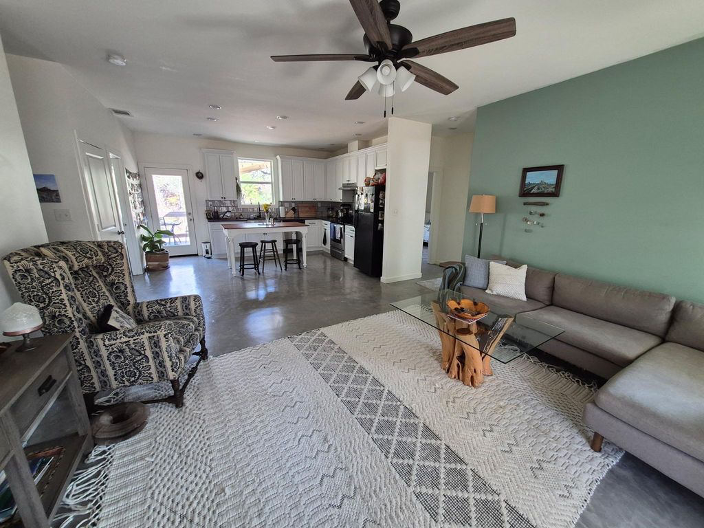 107 Honopu DR, Bastrop, TX 78602