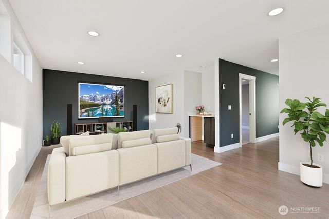 5030 Puget Boulevard SW, Seattle, WA 98106