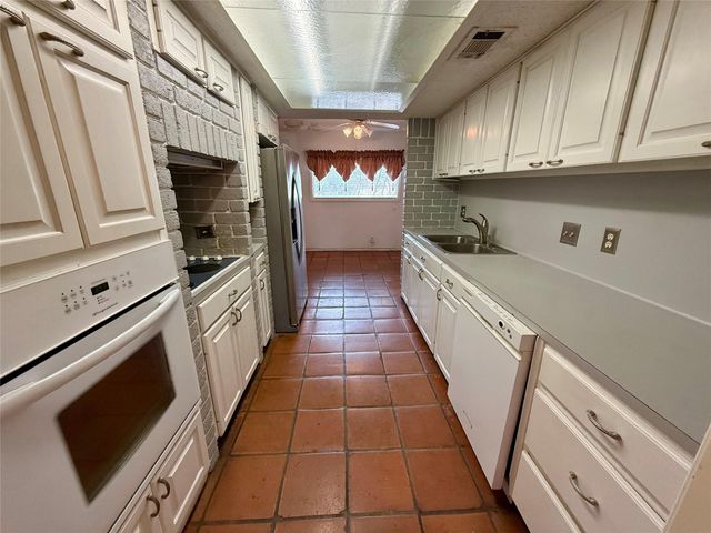 8402 Candelaria DR, Austin, TX 78737