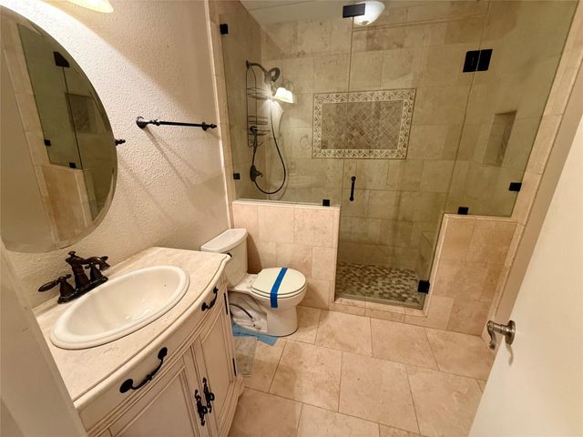 8402 Candelaria DR, Austin, TX 78737