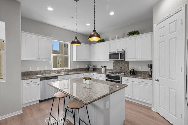 27422 Pioneer Court, Valencia (santa Clarita), CA 91381
