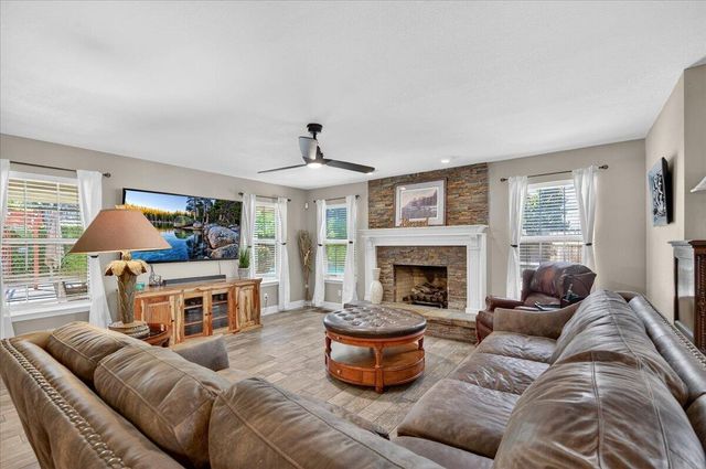 1652 S Exeter Court, Visalia, CA 93292