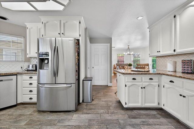 1652 S Exeter Court, Visalia, CA 93292