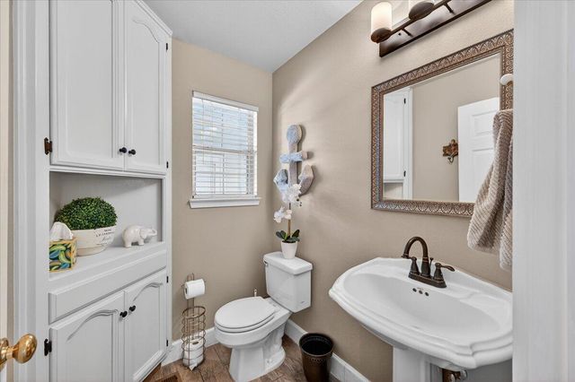 1652 S Exeter Court, Visalia, CA 93292