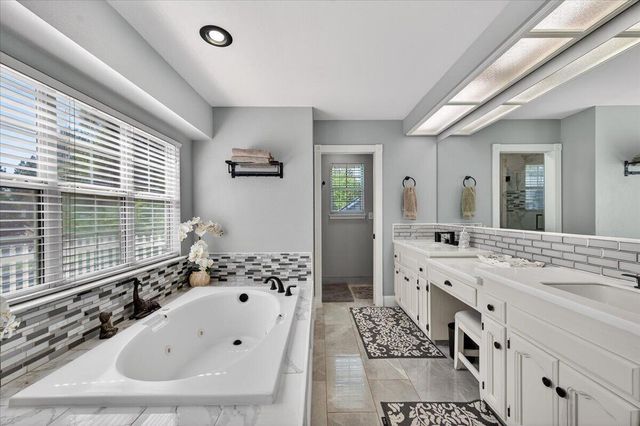 1652 S Exeter Court, Visalia, CA 93292