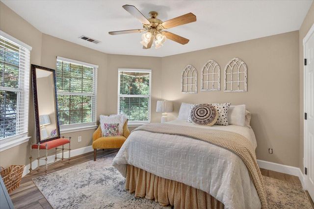 1652 S Exeter Court, Visalia, CA 93292