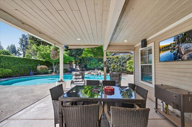 1652 S Exeter Court, Visalia, CA 93292