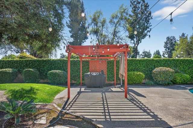 1652 S Exeter Court, Visalia, CA 93292