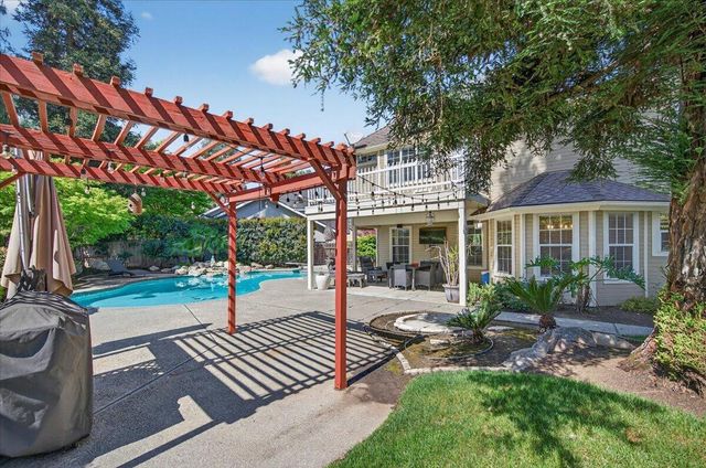 1652 S Exeter Court, Visalia, CA 93292