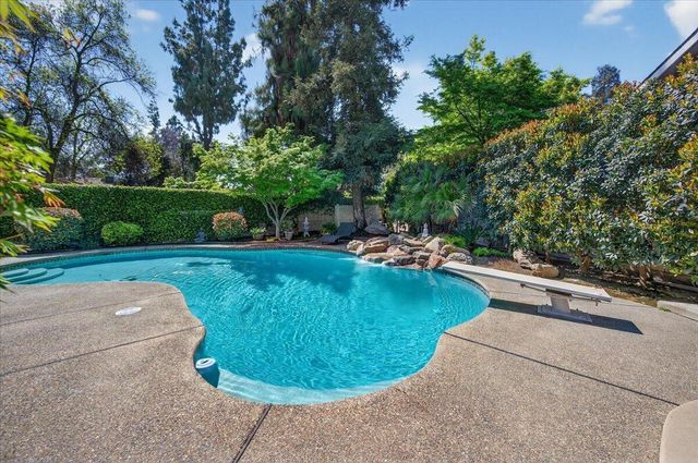 1652 S Exeter Court, Visalia, CA 93292