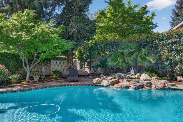 1652 S Exeter Court, Visalia, CA 93292