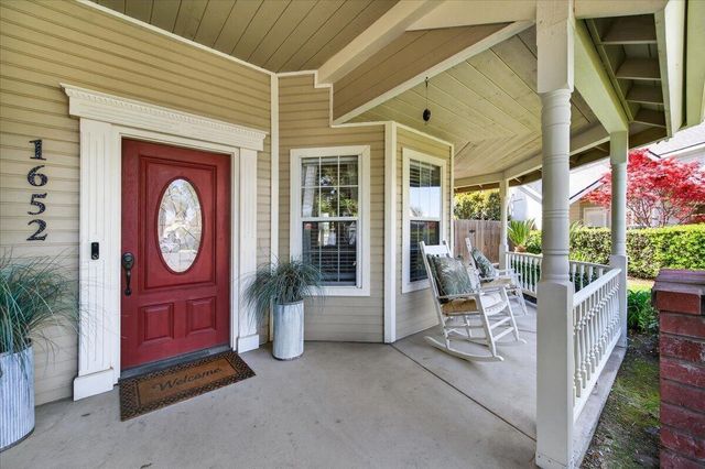 1652 S Exeter Court, Visalia, CA 93292