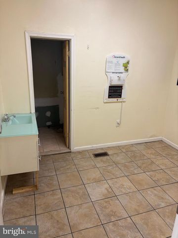 521 W GIRARD AVE, Philadelphia, PA 19123