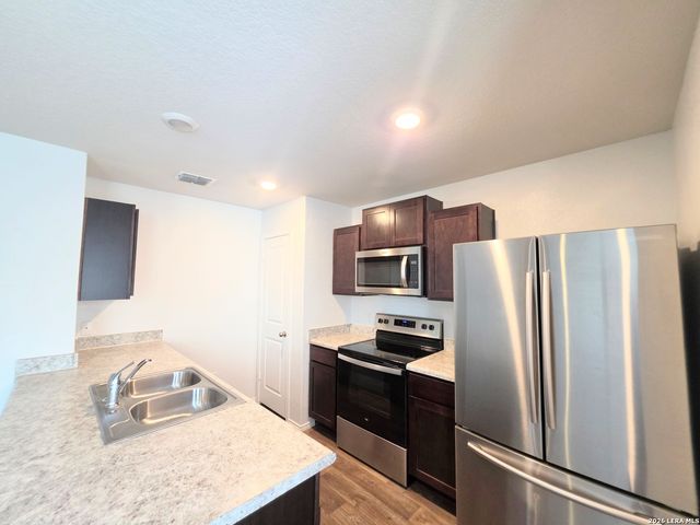 8006 MIRANDA CYN, San Antonio, TX 78252