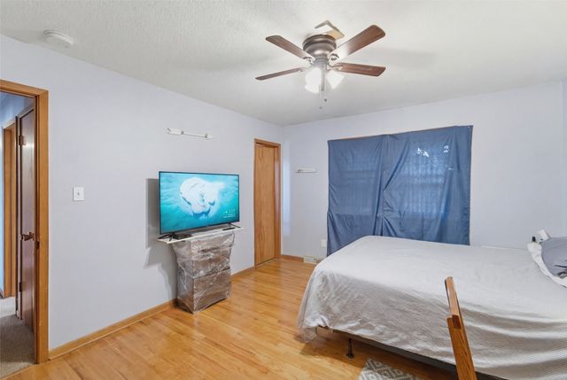 1847 NW 80th Place, Clive, IA 50325