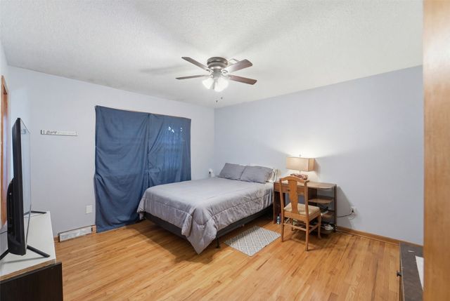 1847 NW 80th Place, Clive, IA 50325