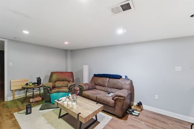 1847 NW 80th Place, Clive, IA 50325